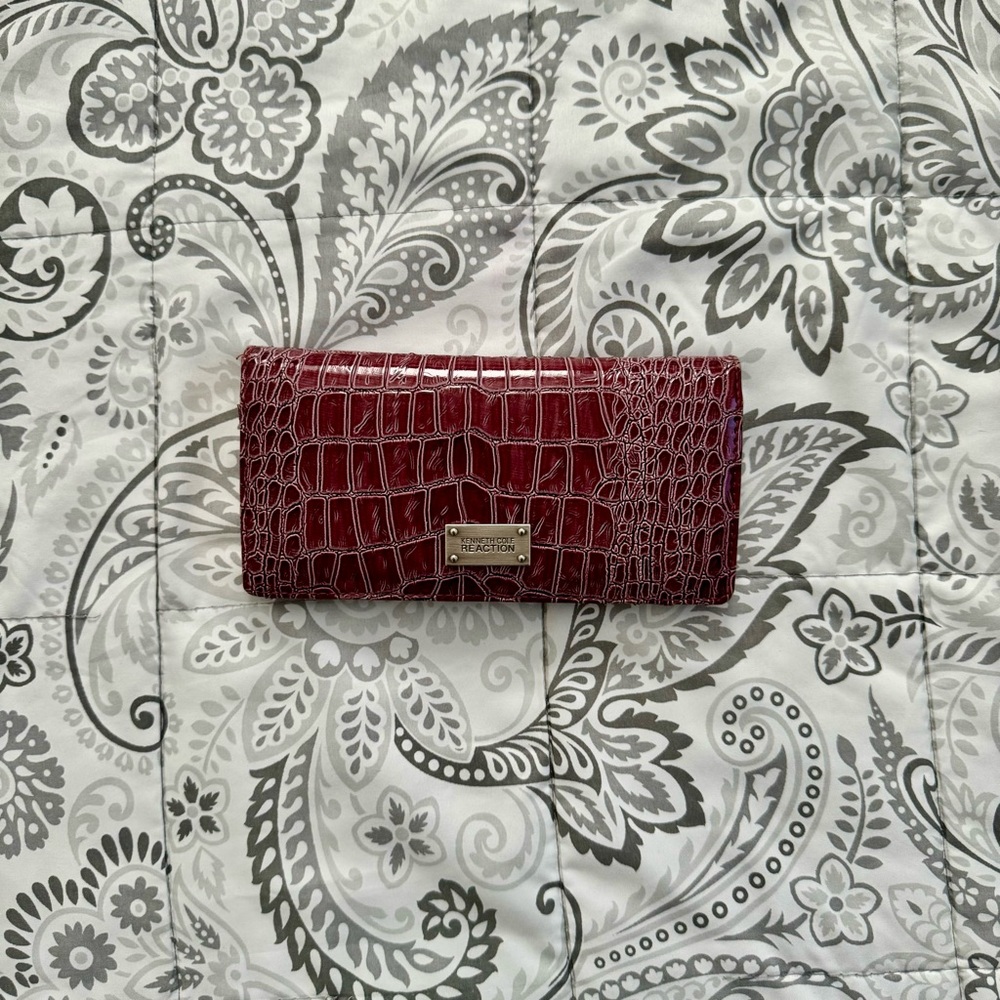Kenneth Cole Reaction Burgundy Red Snakeskin Croc Clutch Wallet Card Holder Y2K